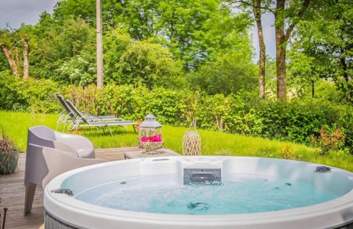 Ferrieres Ski Chalet | Luxury chalet with outdoor spa & rural location