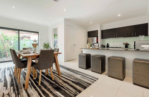 Flemington House | Luxury Chic City Fringe Townhouse In Cul De Sac