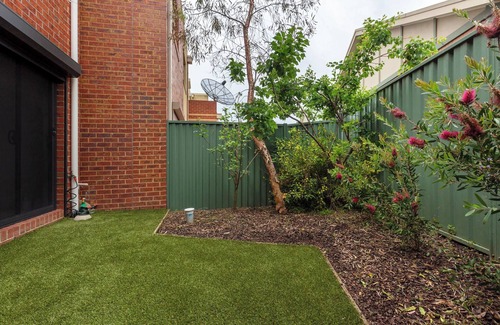 Flemington House | Luxury Chic City Fringe Townhouse In Cul De Sac