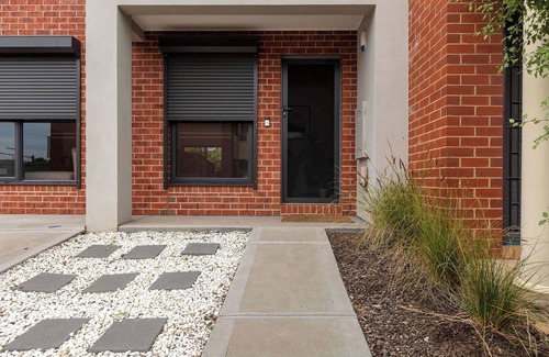 Flemington House | Luxury Chic City Fringe Townhouse In Cul De Sac