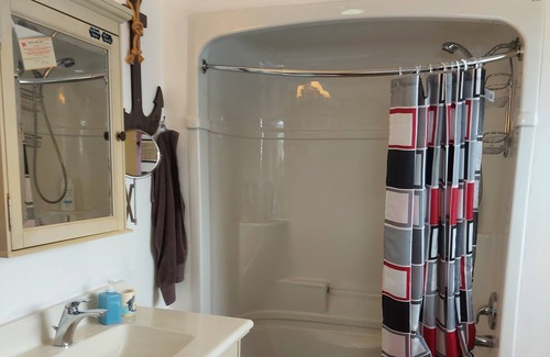 Mannville Bed & Breakfast | Luxury Church Stay with Free Breakfast, sleeps up to 6