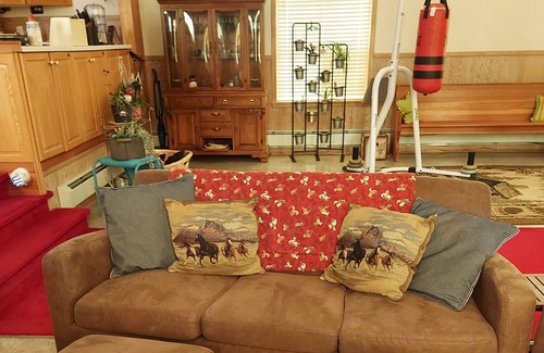 Mannville Bed & Breakfast | Luxury Church Stay with Free Breakfast, sleeps up to 6