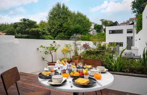 Centro / Baixa Villa | Luxury City Oasis for Family & Friends -B/Fast & Housekeeping incl.