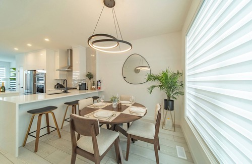 Shaganappi House | Luxury city skyline view new townhome right by golf course