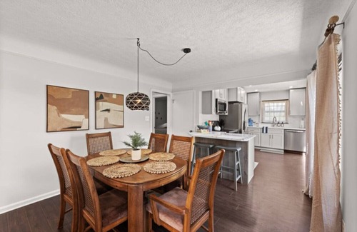 Parma Heights House | Luxury Cleveland Home W/Fitness Equipment & Yard