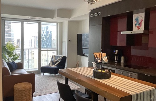 Toronto Entertainment District Condo | Luxury CN Tower Condo in the Heart of Toronto