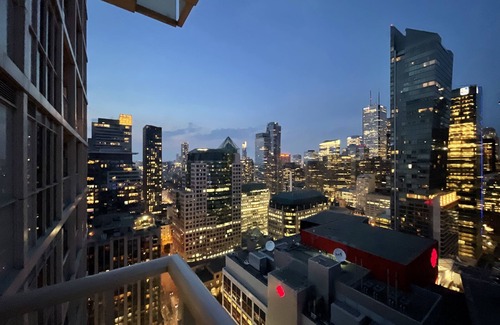 Toronto Entertainment District Condo | Luxury CN Tower Condo in the Heart of Toronto
