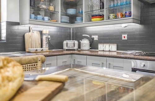 Bridgend House | Luxury Coach House Sleeps 12 People 5 Bedrooms