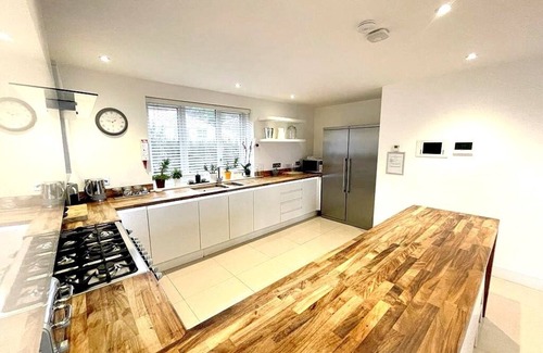Westward Ho House | Luxury Coastal Home - Hot Tub, Home Cinema & More