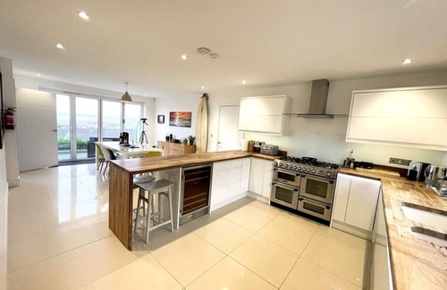 Westward Ho House | Luxury Coastal Home - Hot Tub, Home Cinema & More