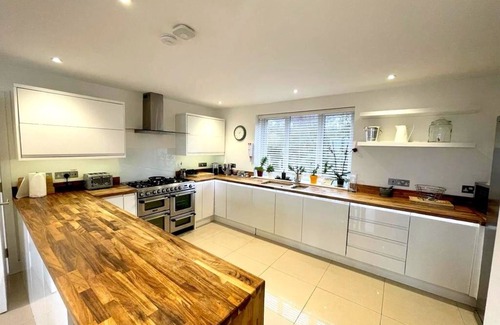Westward Ho House | Luxury Coastal Home - Hot Tub, Home Cinema & More