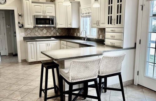 Old Saybrook House | Luxury coastal home in located in Cornfield Point, sleeps 8+.