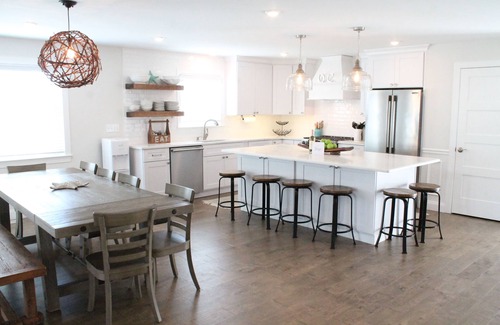 South End House | Luxury Coastal Single 5 bdrm (3 Master Suites) Prime Location, All The Amenities