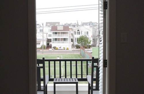 South End House | Luxury Coastal Single 5 bdrm (3 Master Suites) Prime Location, All The Amenities