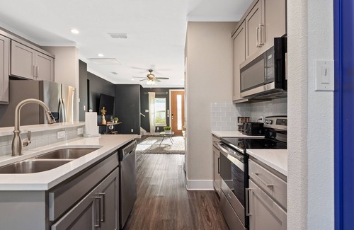 West Dallas House | Luxury Comfort 5 Bedroom Home in Heart of Dallas