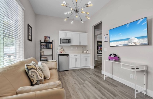 Las Vegas House | Luxury & Comfort Await at Viva Oasis – A Spacious Las Vegas Retreat