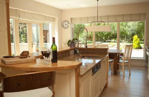 Killarney House | Luxury & Comfort By Lakes Of Killarney - ideal for large families or groups