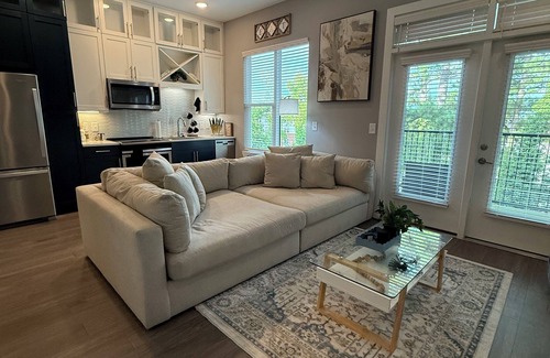 North Decatur Apartment | Luxury Comfort in Heart of Atlanta - Walk to Everything!