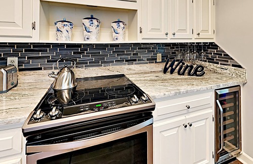 Little Rock House | Luxury Comfortable Upscale Central Location near hospitals, parks