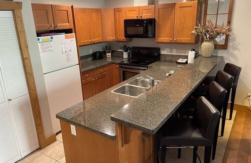 Okanagan-Similkameen Condo | LUXURY CONDO, 2 BEDROOMS, 1 BATH, SLEEPS 5