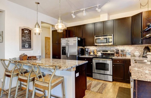 Winter Park House | Luxury Condo 414 I Pool I Club House I Hot Tub I Best Price I Discounted Attractions
