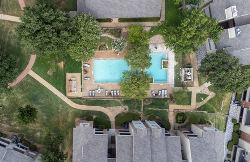 Irving Condo | Luxury Condo *5 mins from DFW Airport*