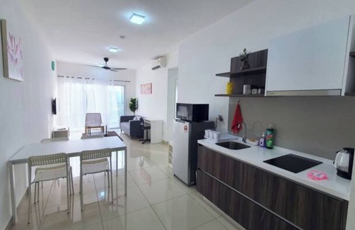 Kajang Apartment | Luxury condo (6) with AC & pool view @ Bangi