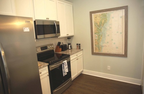 King City Condo | Luxury Condo at Village Pier, King Bed,Full Kitchen, Polaris Ranger for Rent