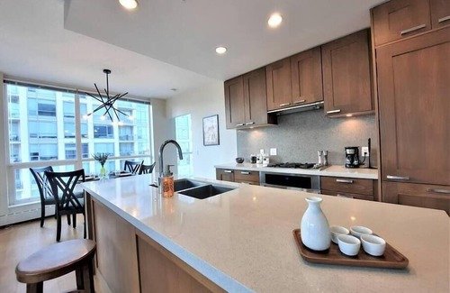 Eau Claire Condo | Luxury Condo by River w/City Views