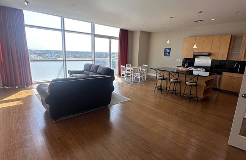 East Cesar Chavez Condo | Luxury Condo Downtown Austin, TX