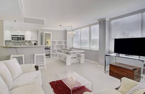 Houston Condo | "Luxury Condo in the heart of Galleria, Uptown Houston"