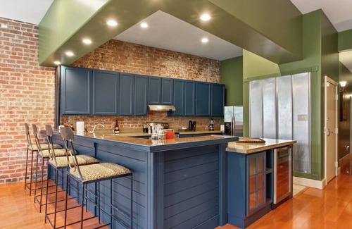 Central Business District Condo | Luxury Condo in the Warehouse District!