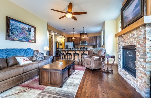 Winter Park Condo | Luxury condo in the heart of Town of WP. Access to pool, hot tub & pool table