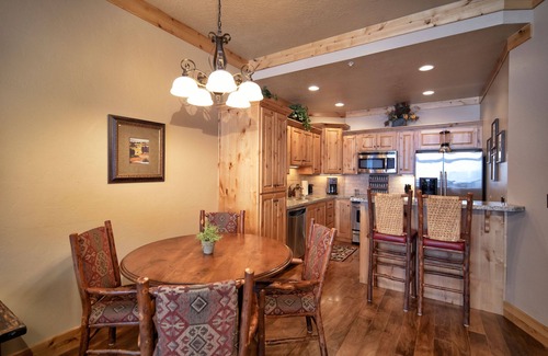 Victor Condo | Luxury Condo in Victor. A/C, W/D, WiFi, Balcony, Grill, Garage Parking. #307