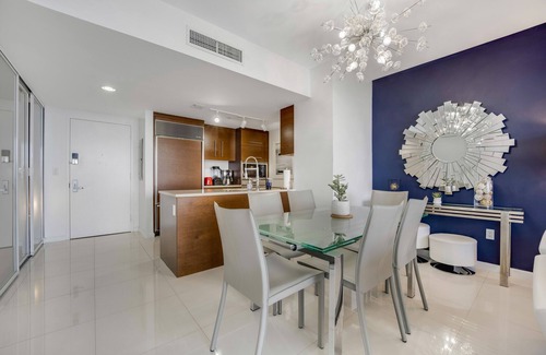 Downtown Miami Condo | Luxury Condo, #Instaworthy Views, 5 Star Amenities with W Miami