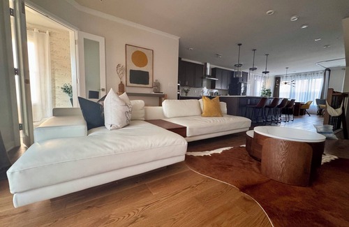 Chantilly Condo | Luxury Condo near Dulles Tech Corridor