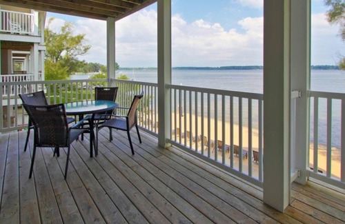 Cadillac Condo | Luxury condo on all-sports Lake Cadillac, Michigan