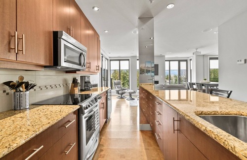 Sicamous Condo | Luxury Condo on Mara Lake with Boat Slip & Pool.