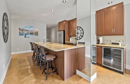 Sicamous Condo | Luxury Condo on Mara Lake with Boat Slip & Pool.