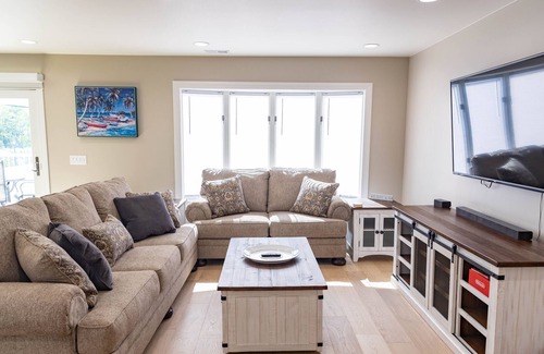 Caseville Condo | Luxury Condo Overlooking Marina