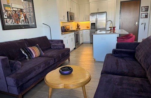 Baseline Sub Condo | Luxury Condo Rooftop Pool 30-day min