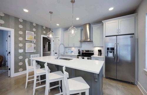 The Nations Condo | Luxury Condo-Sleeps 2-Pets-7min Broadway Nashville