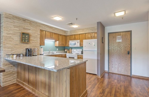 Afton Condo | Luxury Condo Steps from Shangri La, Anchor