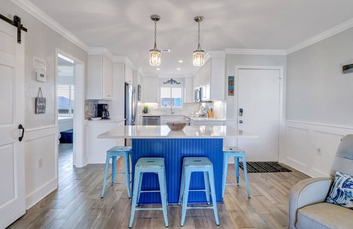 Tybee Island Condo | Luxury Condo: Top-Floor Sea View, Pool, Private Beach Access, Elevator