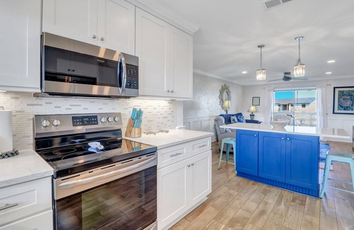 Tybee Island Condo | Luxury Condo: Top-Floor Sea View, Pool, Private Beach Access, Elevator