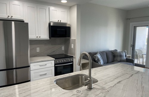 Sunnyside Condo | Luxury Condo With Beautiful Views