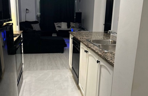 Downtown Mississauga Condo | Luxury Condo Vacation Rental Missisauga/Toronto Book today your stay