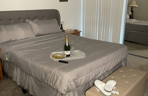 Burbank Bed & Breakfast | Luxury Condo w/Complimentary Breakfast and Free Parking! 5 mins from Universal