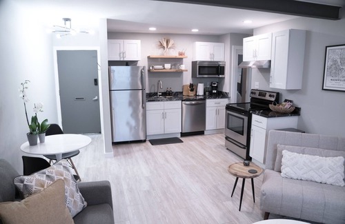 Melrose Condo | Luxury Condo w/Pool *Newly Renovated*
