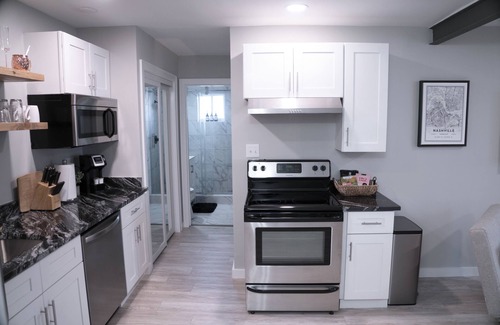 Melrose Condo | Luxury Condo w/Pool *Newly Renovated*